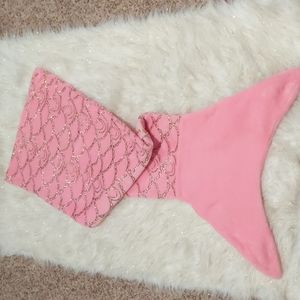 Girls pink mermaid blanket